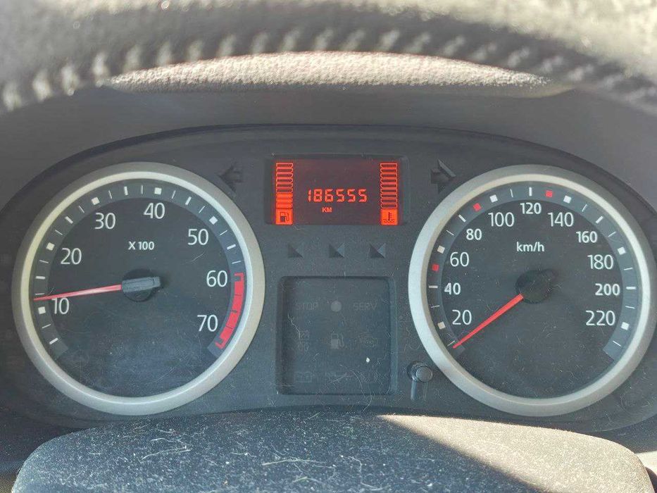 Renault Clio 1.4 16V Privilege Luxe – 2004 – Económico e Fiável