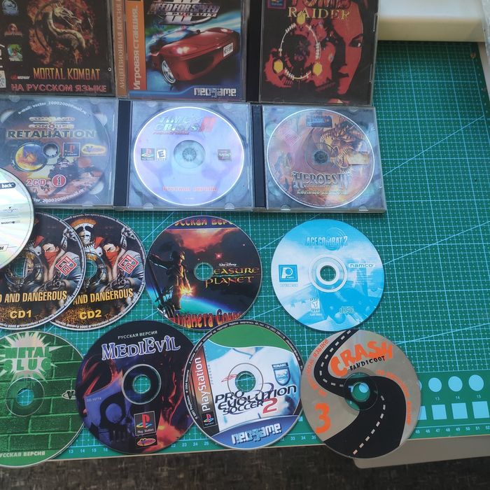 Игры PS1 , PS2 б.у Лотом 20шт ( Mortal Combat , Quake 2, NFS, Doom)