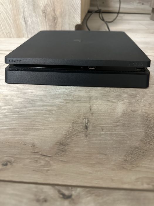 Продам пс4 в гарному стані