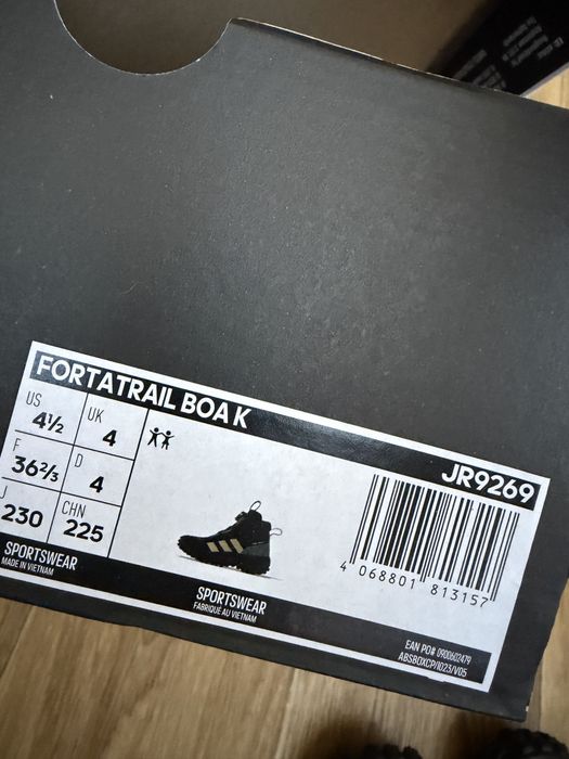 Продам зимние ботинки Adidas