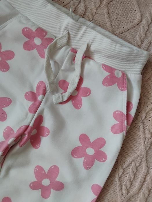 Костюмчик для дівчинки+нові штанці 98 р.