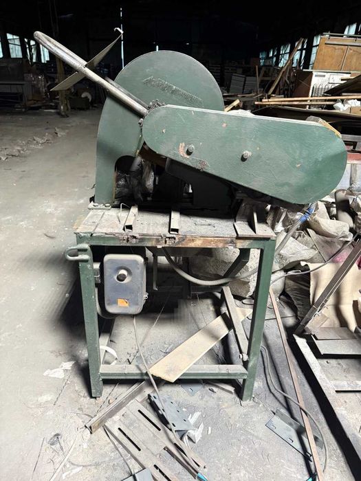 Торцовка отрезной дисковый станок / маятниковая пила