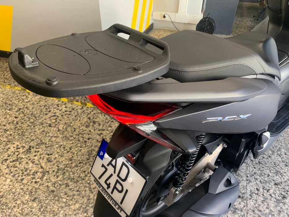 Honda PCX de 2020 em estado Irrepreensível. 12897 Kms Sempre assistida na Honda