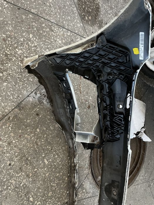 Продам передний бампер на Vw Passat B8