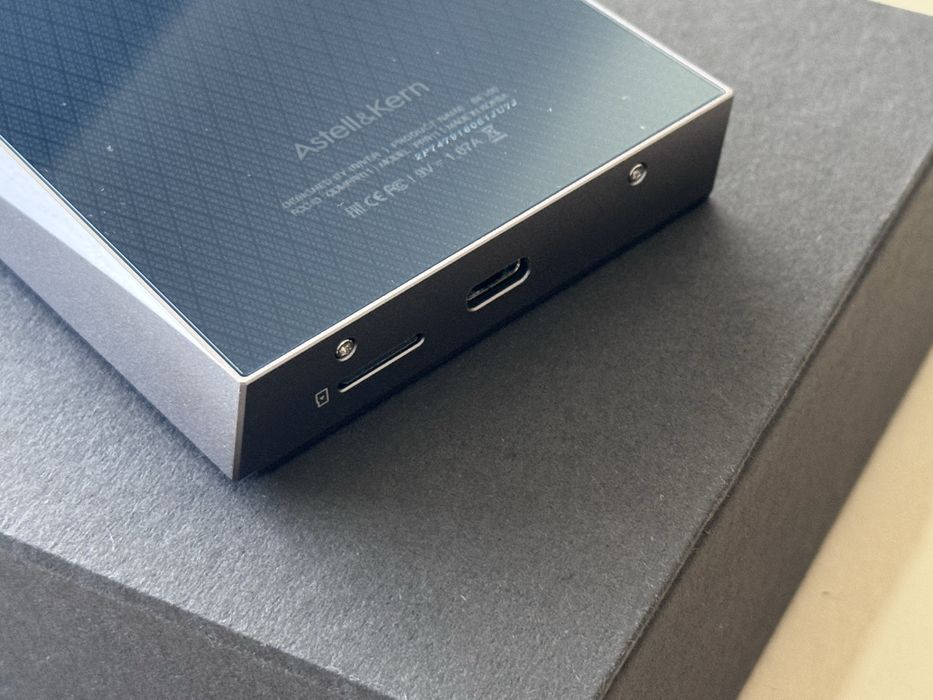 Astell & Kern A&futura SE100 - Digital Audio Player (DAP)