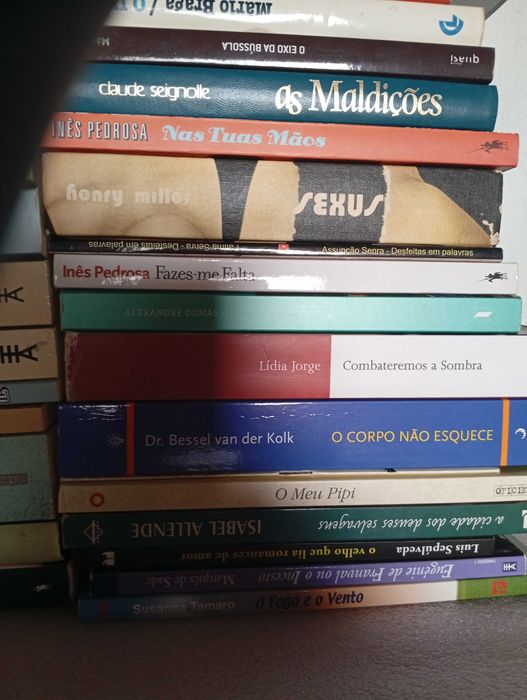 Vendo 50 livros de vários temas
