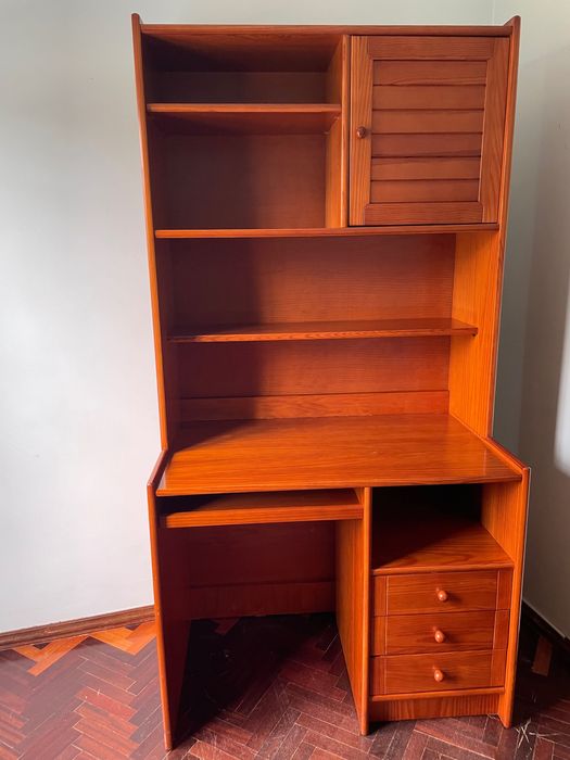 Secretaria com estante