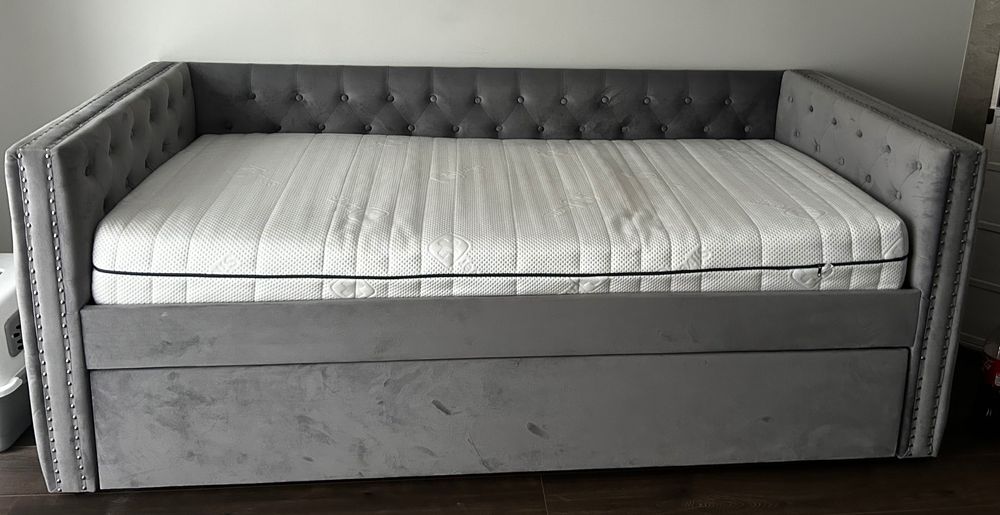 Łóżko szare z dwoma funkcjami spania