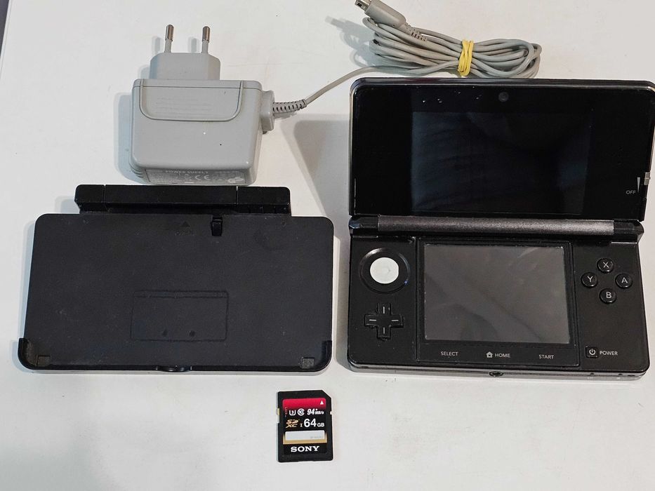 Konsola Nintendo 3DS + 64gb + Dock