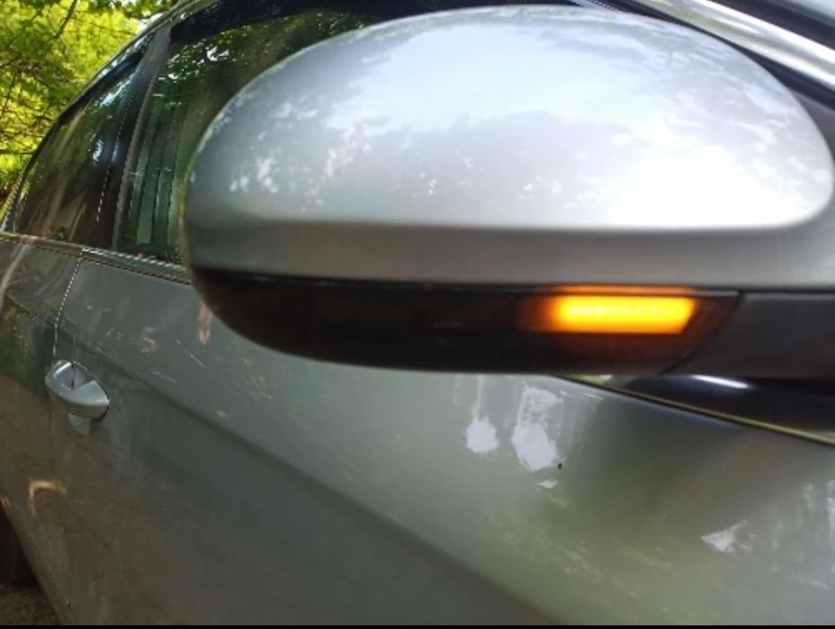 Динамічні повторювачі поворотів Led VW Golf 5 Jetta Passat Sharan Skod