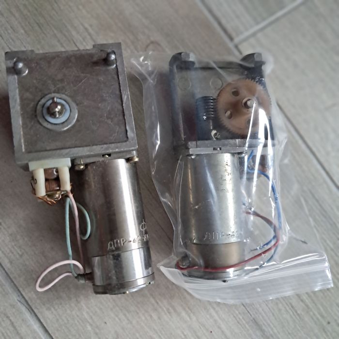 Электродвигатель ДПР-42-Ф1-03: с редуктором: 500 грн ...