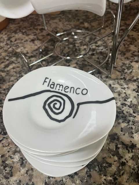Conjunto de chavenas café com suporte