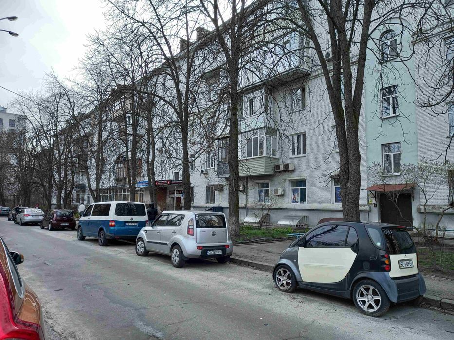 Комунальні включені! Кімната метро Звіринецька Либідська вул Дорошенка Печерськ Центр !