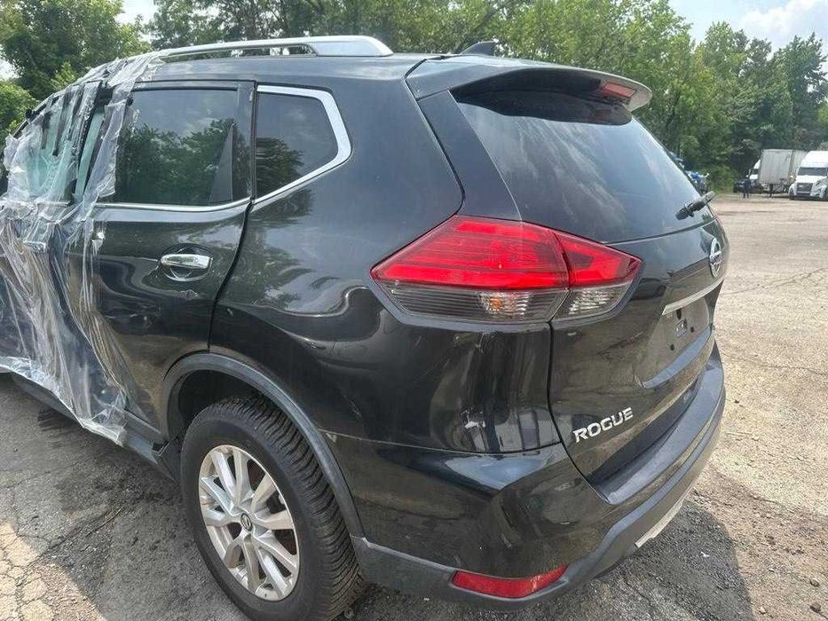 Центральная стойка с порогом правая левая Nissan Rogue T32 2017г.