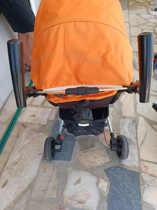 Carrinho de bebé da marca nurse