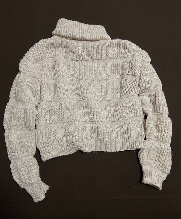 Вʼязана кофтинка