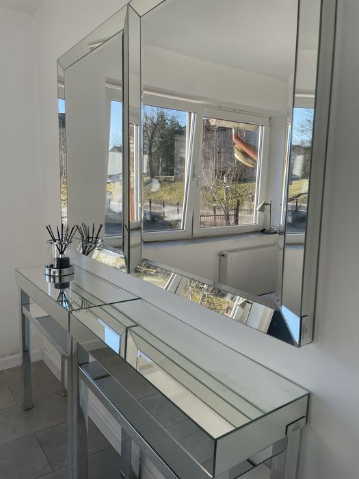 Lustro z konsolą toaletka