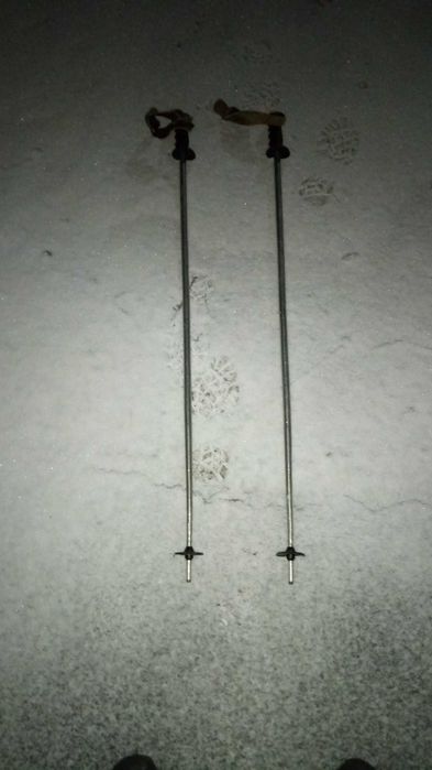 палки лыжные лыжи карвинговые ATOMIC шлем горнолыжный