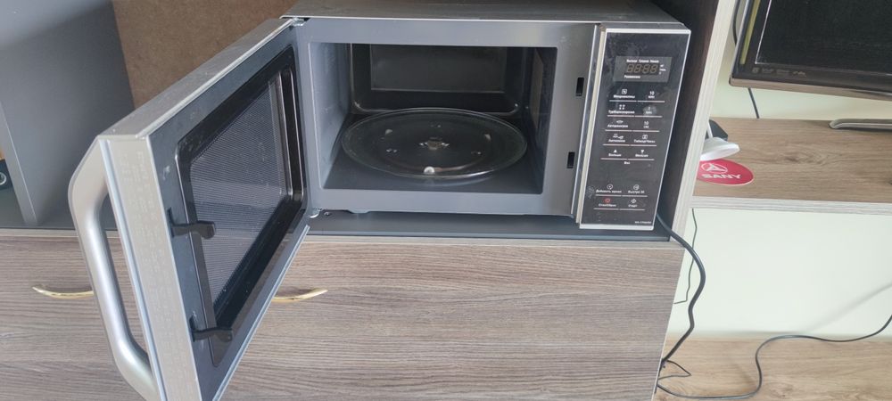 Піч Мікрохвильова Panasonik NNST34HM робочая гарный стан в упаковці