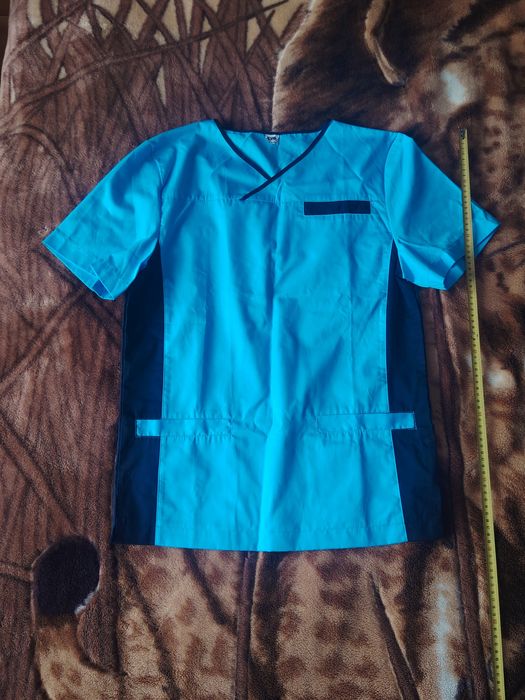 Жіночий медичний костюм фірми Сана
