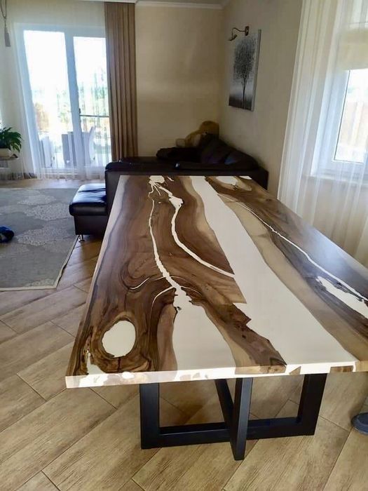 Обідні столи. Вироби з масиву.