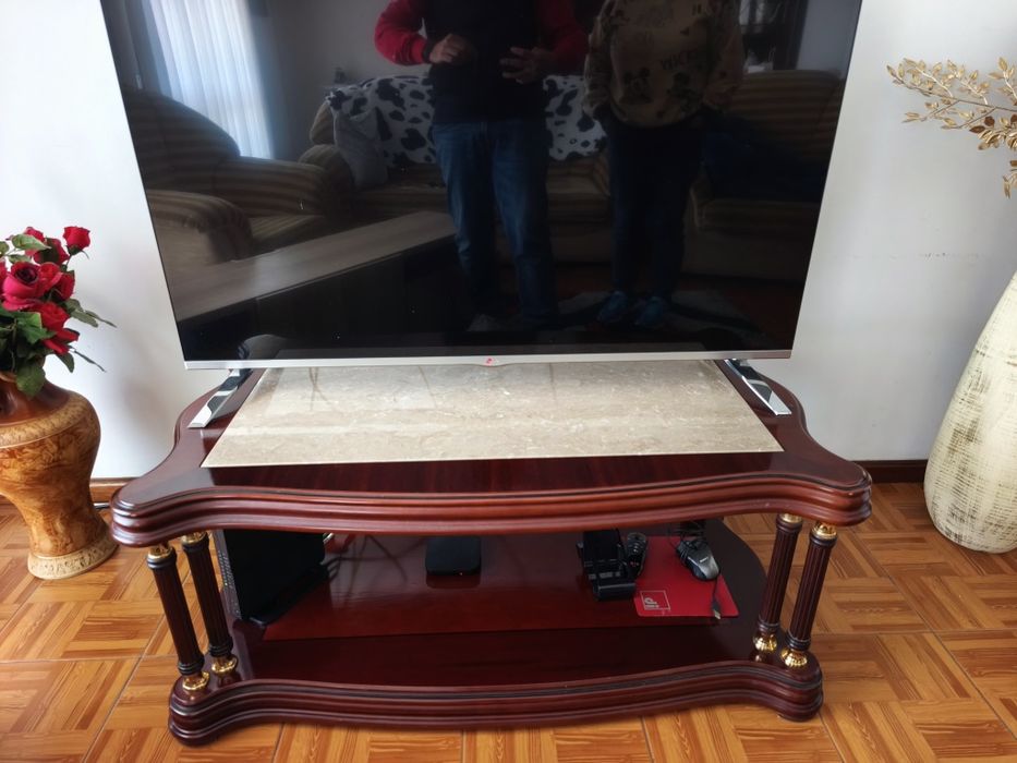 Mesa de sala para TV  ou centro