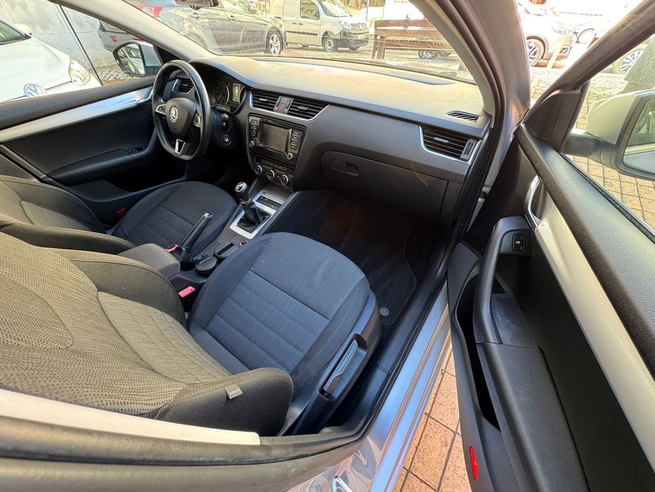 Skoda Octavia Break 1.6 TDi - Nacional - 18 Meses de Garantia