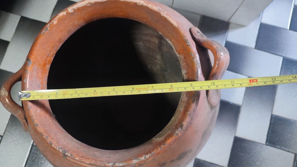 Bilha de barro antiga