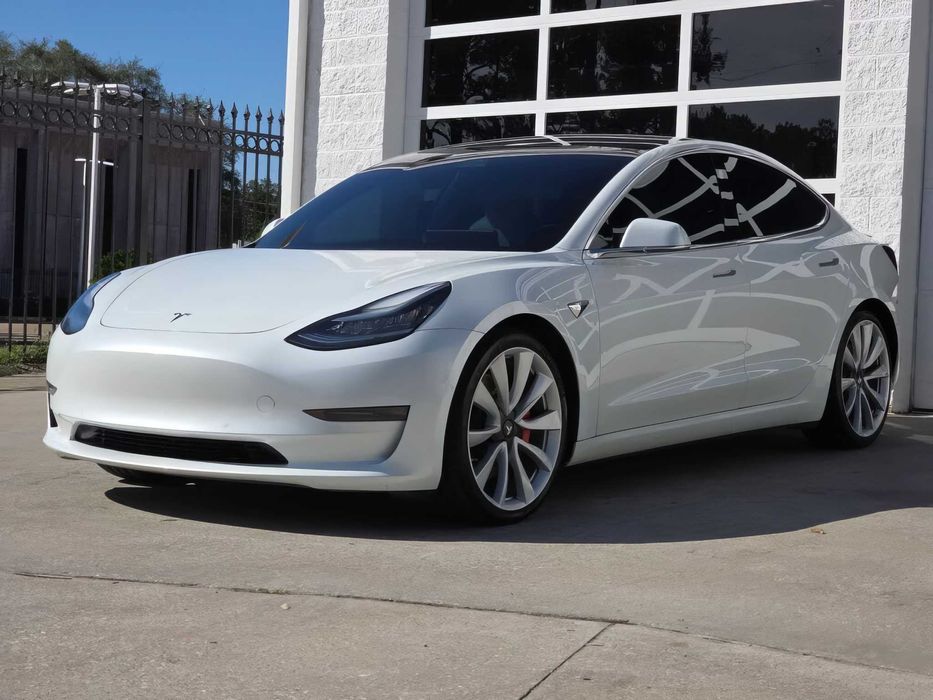 Tesla Model 3 Long Range      2019