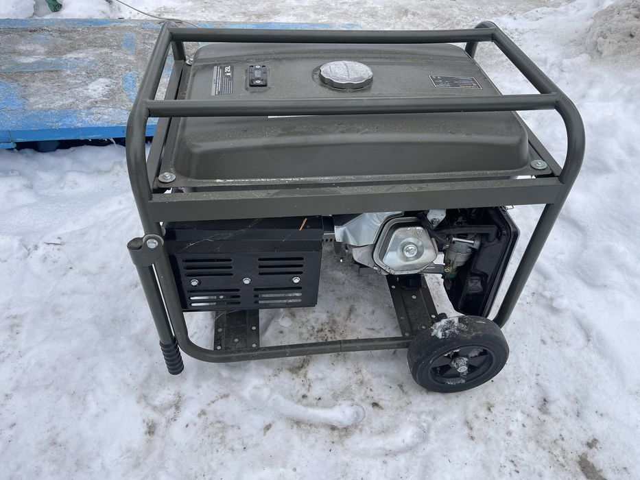 Генератор майже новий 6,5квт