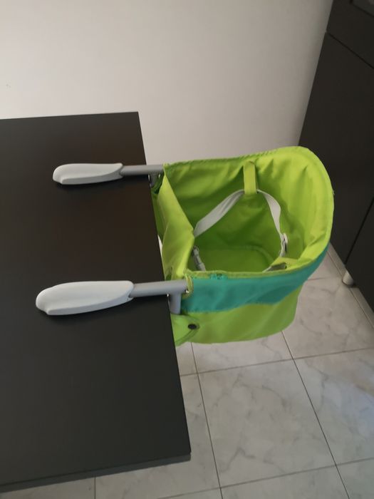 Cadeira de criança para mesa