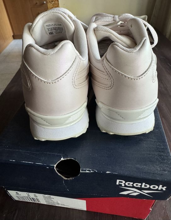 Кросівки Reebok.