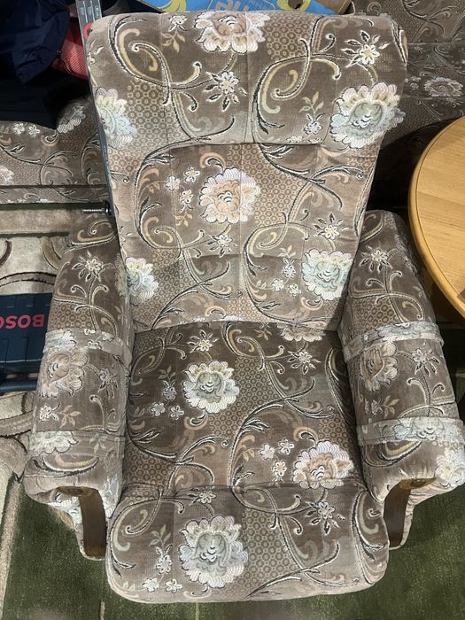 Wersalka, 2 fotele i 2 pufy