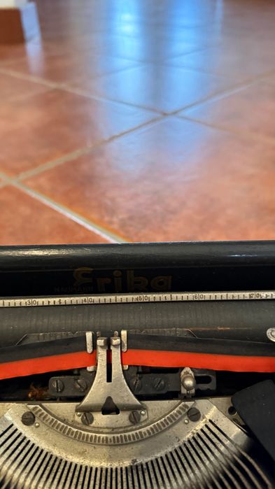 Máquina escrever antiga Erika