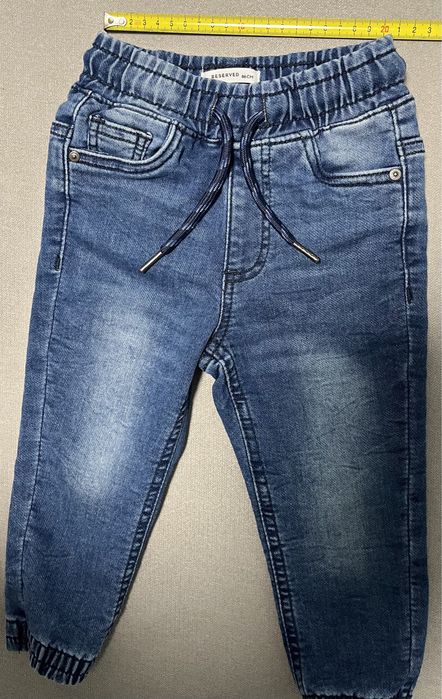Zestaw bluza rozpinana Coccodrillo i spodnie jeansowe Reserved r.86