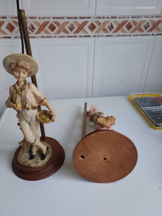Par de Candeeiros mesa cabeceira  resina/ louça 
25 cm
