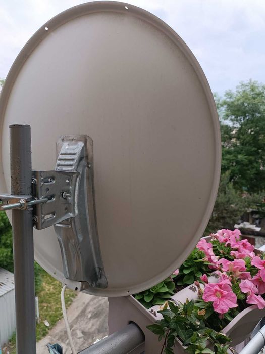 Antena satelitarna z konwerterem