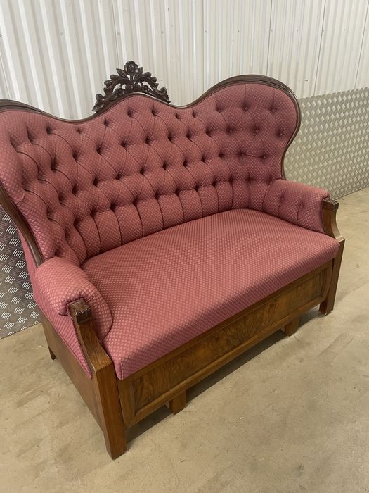 Piękna sofa ze schowkiem