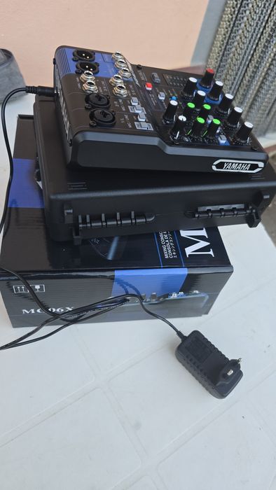 Mesa compacta com caixa