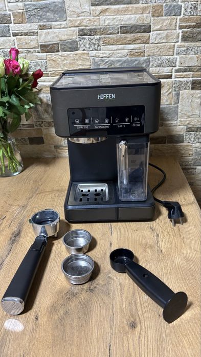 Ekspres ciśnieniowy do kawy ze spieniaczem mleka Hoffen