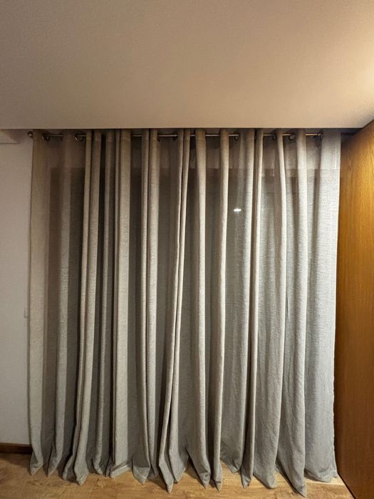 Cortinas - cor neutra - quarto