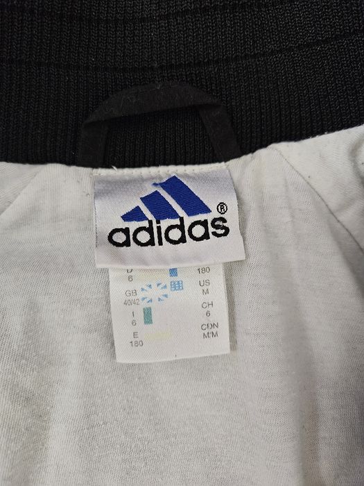 Kurtka wiatrówka adidas z wyszywanym logo od tyłu