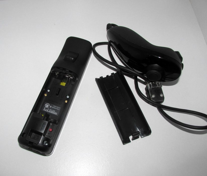 Nintendo Wii Oficial Remote Plus + Nunchuck (Black)