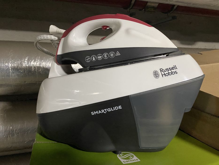 Żelazko stacja parowa Russell Hobbs