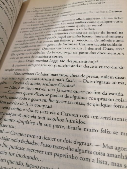 Livro(Mulher Procura Homem..)+Gabardine castanha+Casaco de nobuco com pêlo
de Gaby Haupt