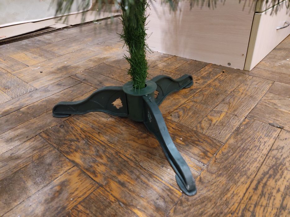 Новая. Новогодняя ёлка. 1м 25см. С подставкой.