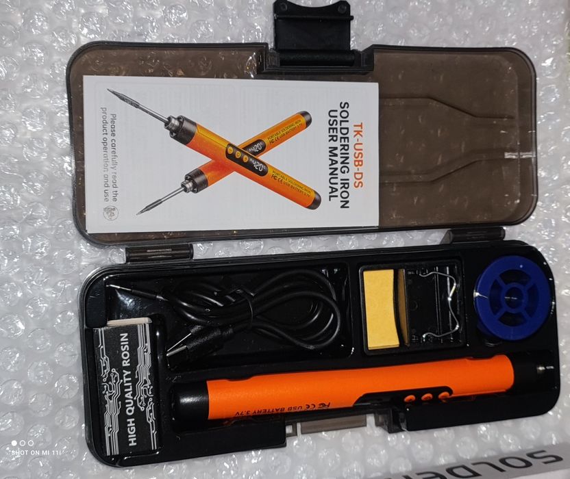 Nowa lutownica USB-C z akumulatorem i wyświetlaczem.