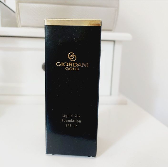 Podkład z jedwabiem Giordani Gold Oriflame light ivory