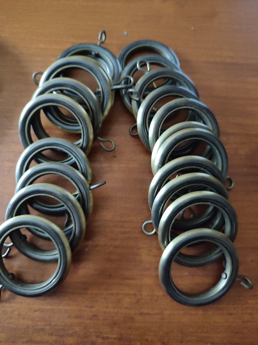 Vinte argolas em metal