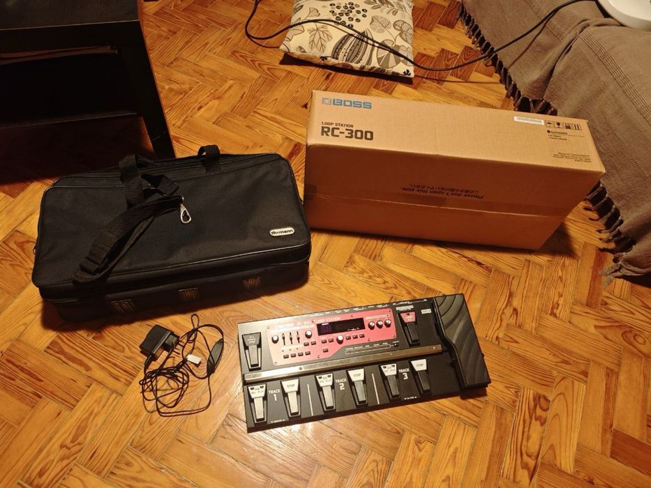 BOSS RC-300 Loop Station with bag